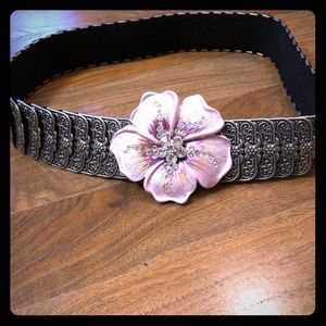 Metal flower buckle belt